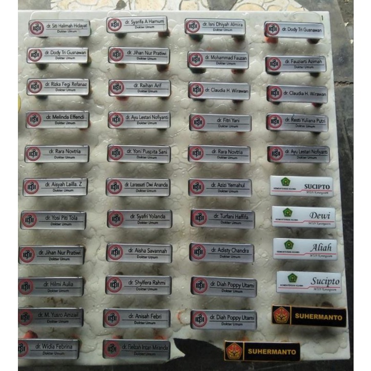 

Nametag IDI plus lapisan resin