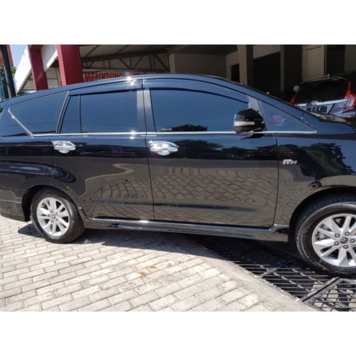 Sideskirt Innova Reborn