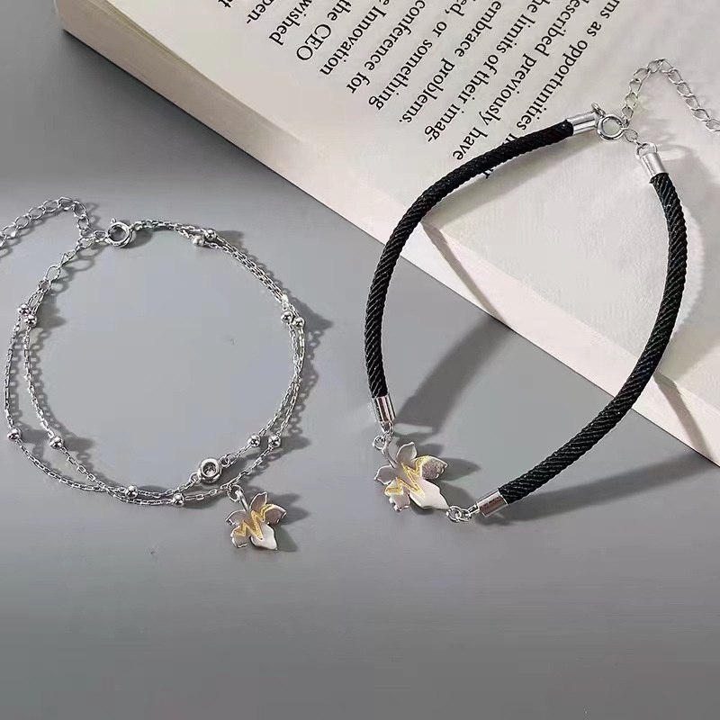 Gelang Tali Tenun Tangan Warna Hitam Aksen Daun Maple Emas Gaya Korea Untuk Hadiah Hari Valentine
