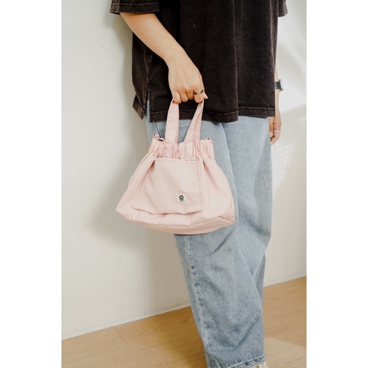 Dumpling Bag Tas Selempang Handle Bag Tas Wanita Tas serut Terbaru Size M Minor Mate Baby Pink