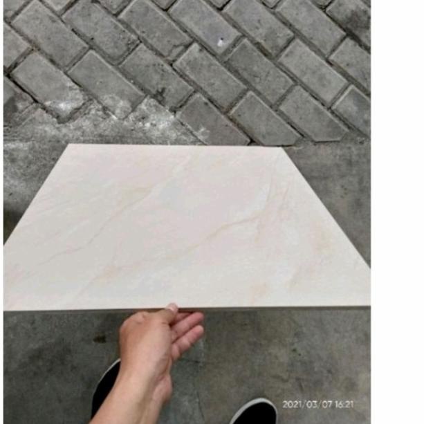 GRANIT GRANITE UGP TILES LUNA IVORY 60X60