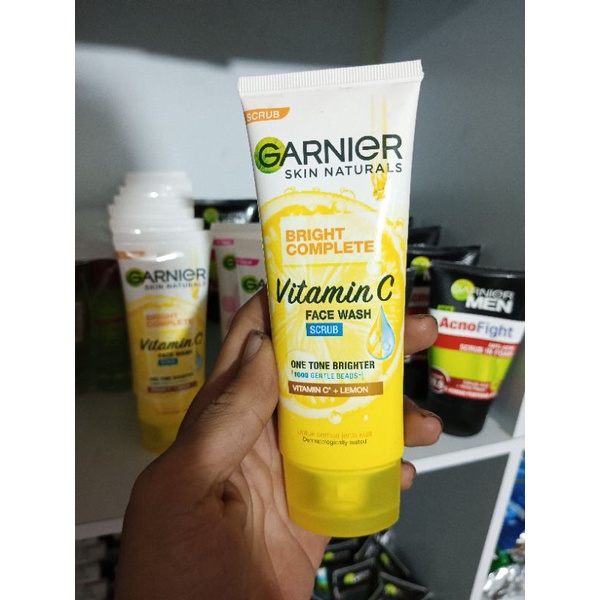 GARNIER Bright Complete | Bright Complete Brightening,sakura glow Facial Foam 100ml | Facial Scrub 100ml