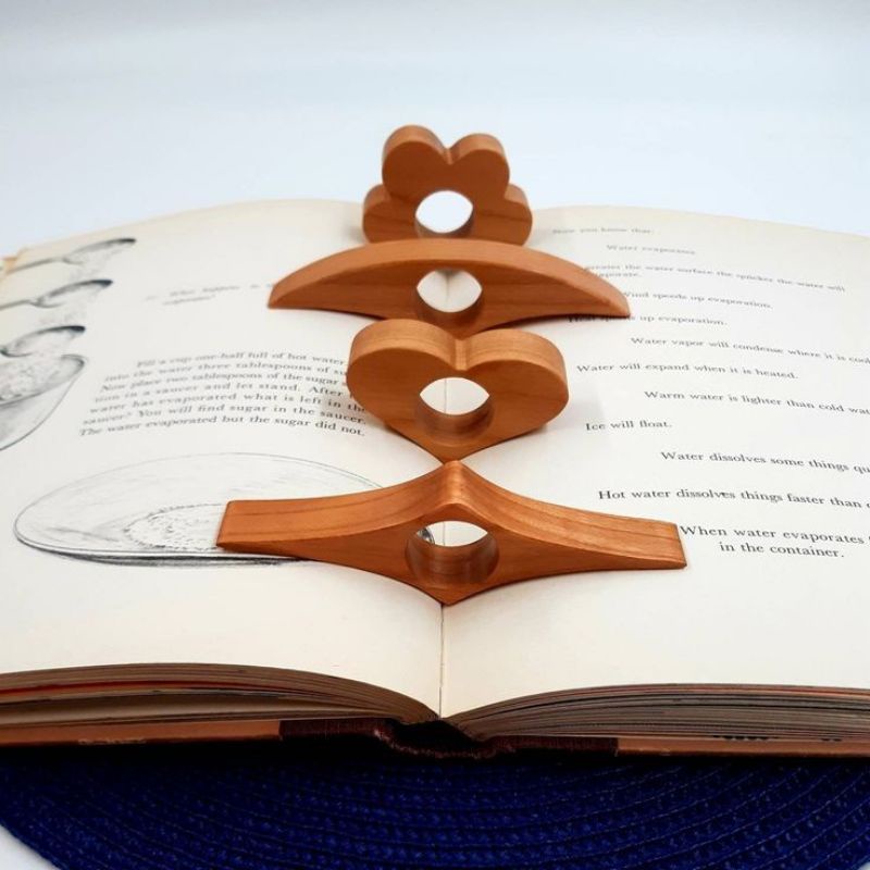 Wooden Book Page Holder Aesthetic Pembatas Buku Penanda Halaman