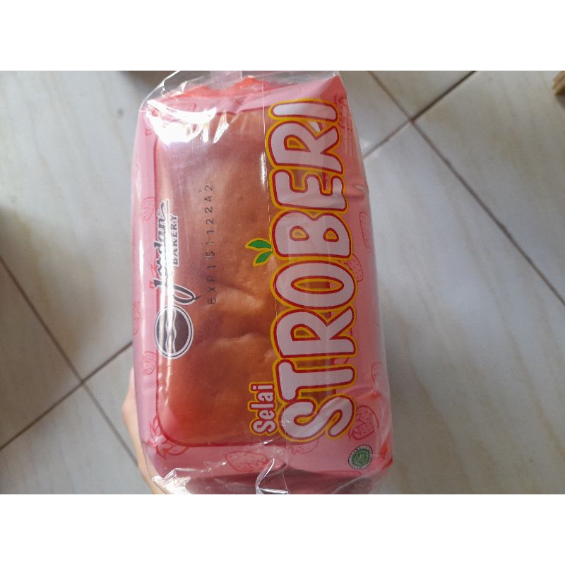 

Roto strawberry jordan/roti sisir/roti selai