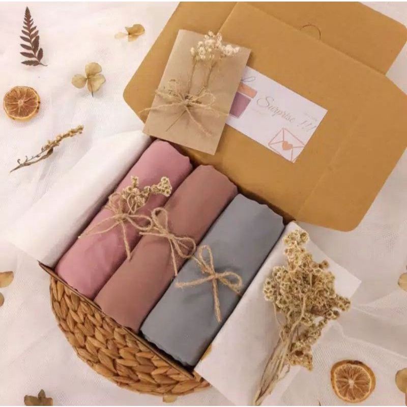 

HAMPERS CEWEK/KADO ULTAH/WEDDING/PAKET HEMAT