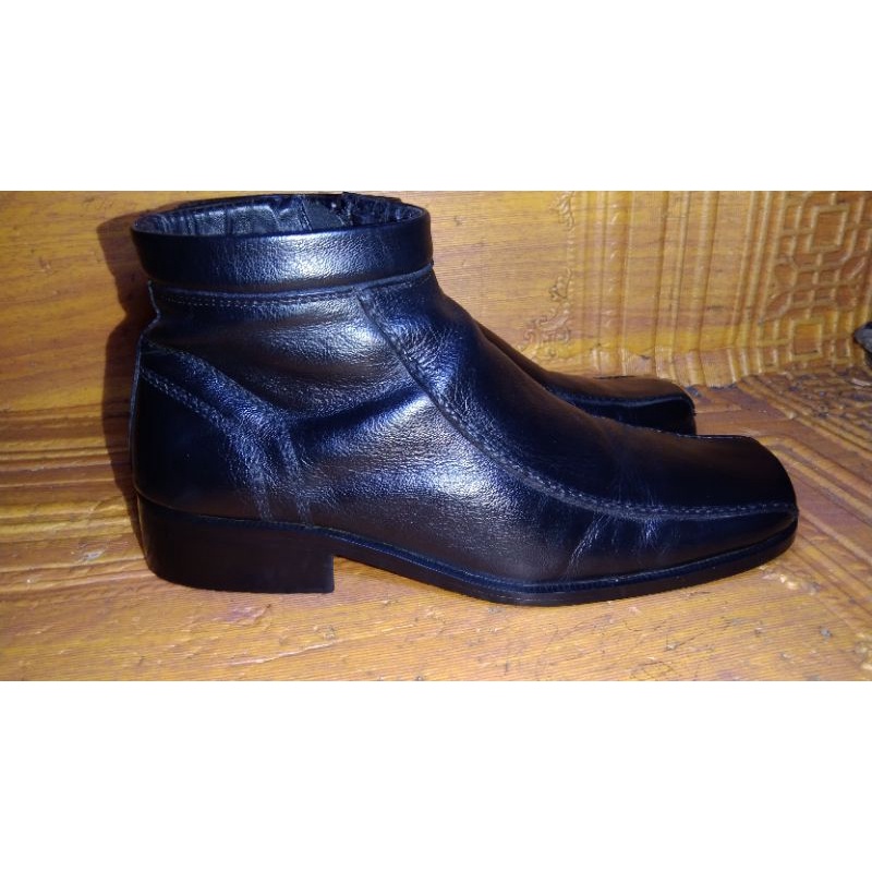 Sepatu Pantofel Semi boots/Versace Second