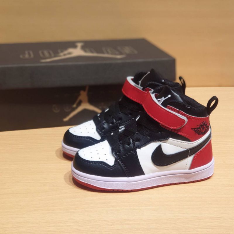 sepatu jordan anak sepatu air jordan anak sepatu anak laki laki sepatu anak nike sepatu nike anak sudah termasuk box &amp; free kaus kaki .