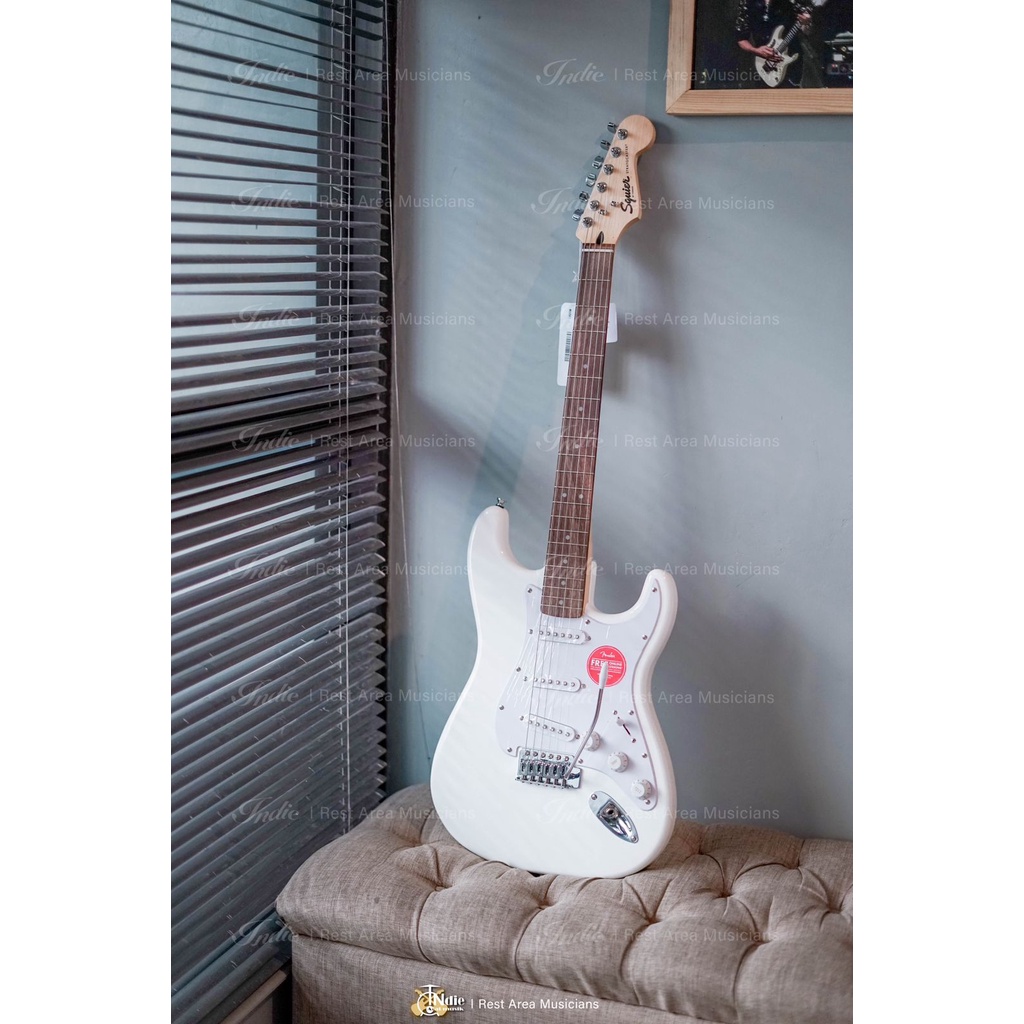 Gitar Elektrik Squier Bullet Stratocaster Tremolo Arctic White