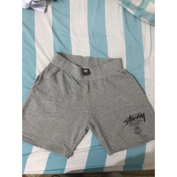 celana pendek stussy