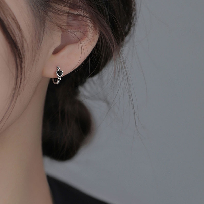 Anting Hoop Bentuk Hati Warna Hitam Silver Untuk Wanita