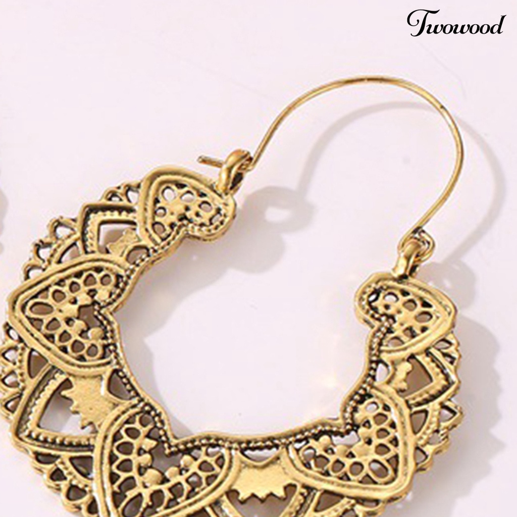 1 Pasang Anting Juntai Bentuk Kelopak Bunga Hollow Bahan Alloy Gaya Bohemian Vintage Untuk Wanita