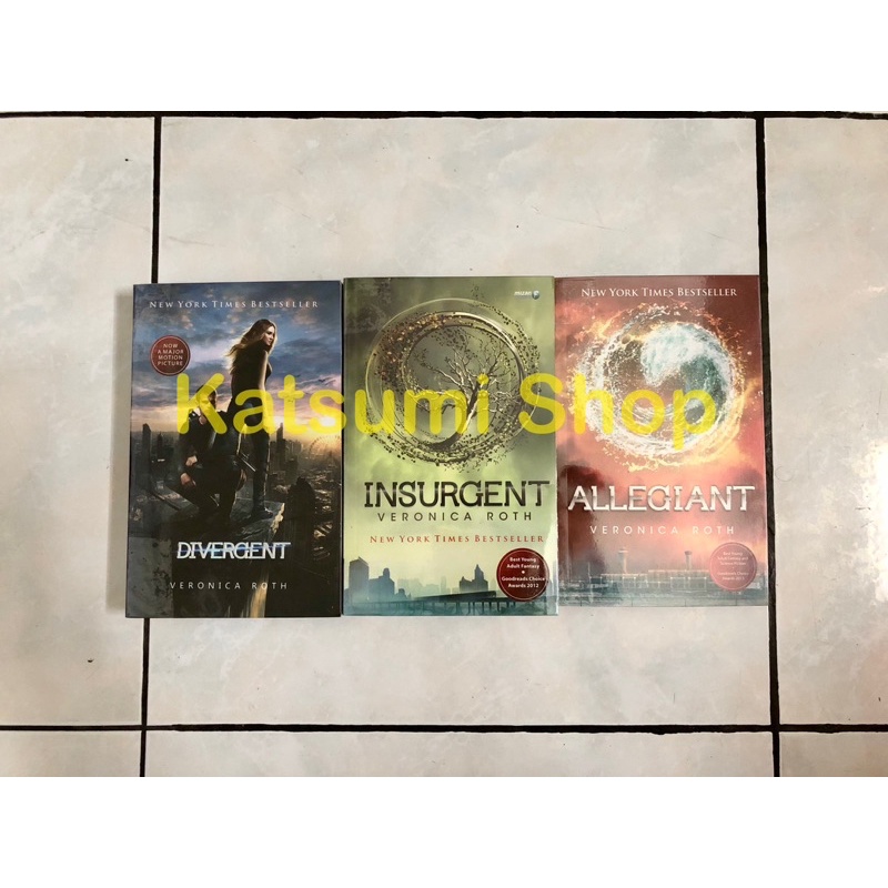 Divergent Trilogy + Four : A Divergent Collection - Veronica Roth