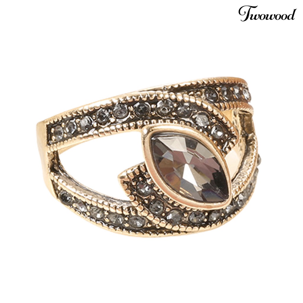 Cincin Wanita Model Hollow Out Bahan Cubic Zirconia Gaya Vintage Untuk Pernikahan