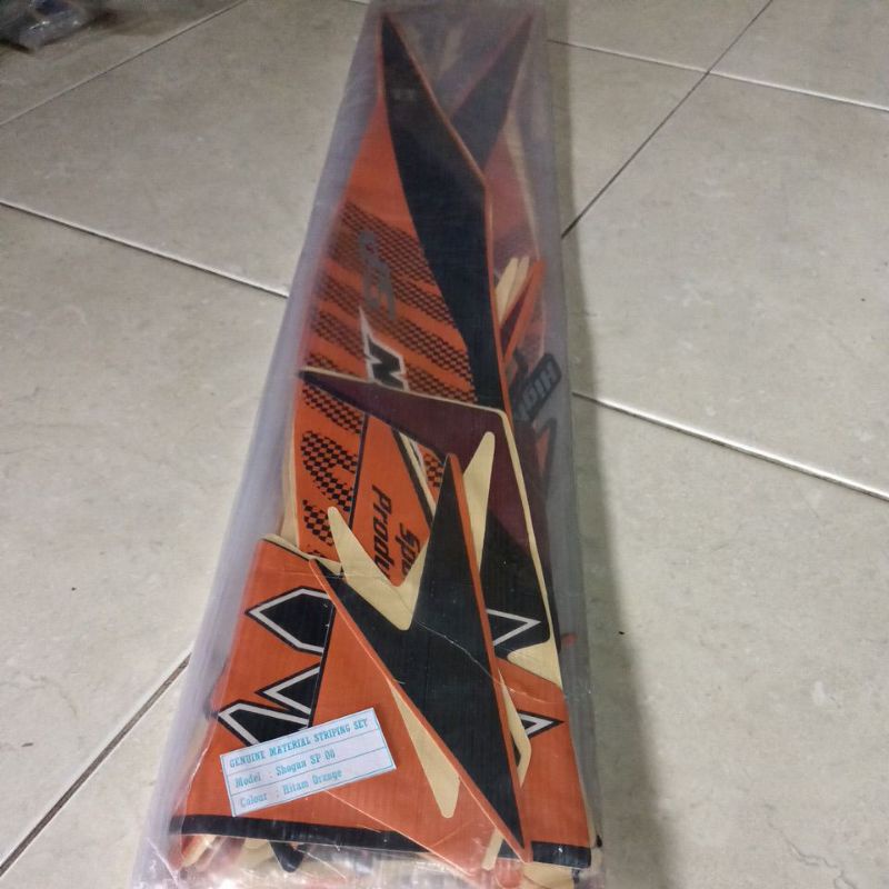 striping sticker les body Suzuki Shogun sp 2008 orange