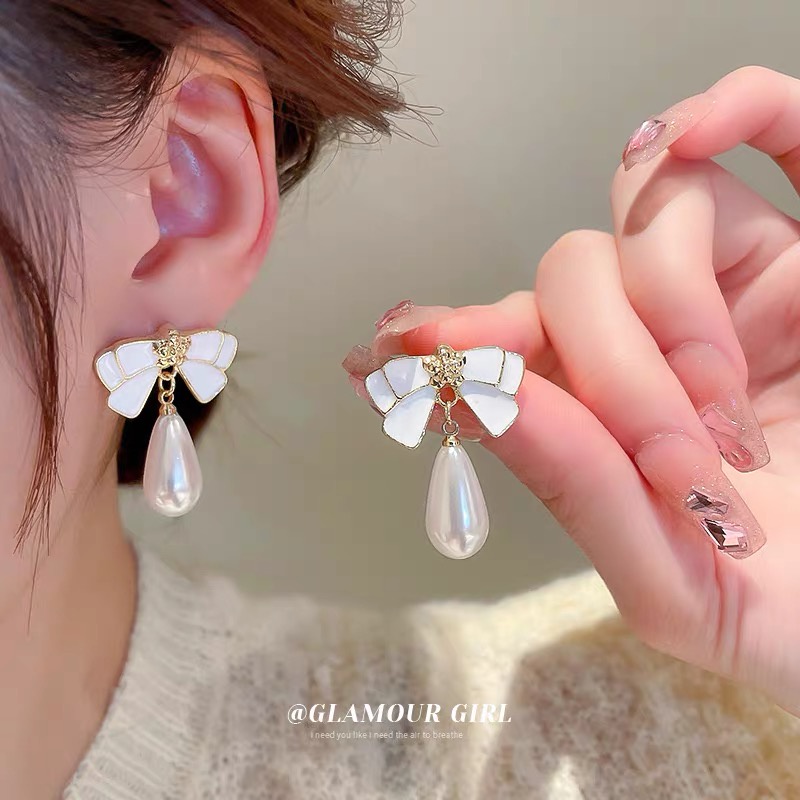 Anting 925 Silver Needle Bentuk Pita Aksen Mutiara Gaya Retro Hong Kong Perancis Desain Chanel