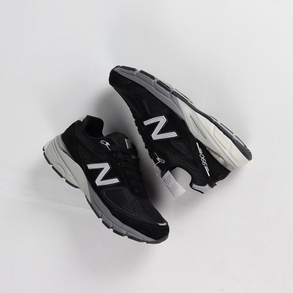 New Balance 990 V4 Black