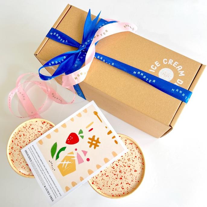 

Manatea Happiness Giftbox/Hamper (2 Pints Included)
