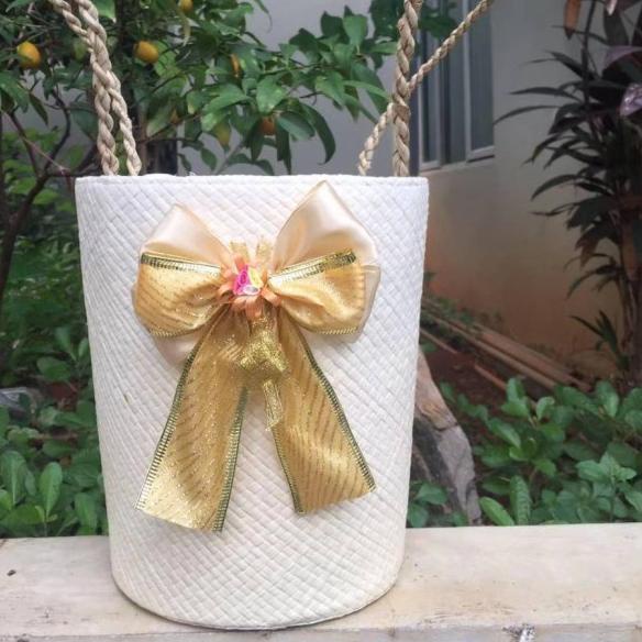 Tas Keranjang Parcel/ Tas Hampers Kue Kering /Tas Anyaman Pandan - Putih