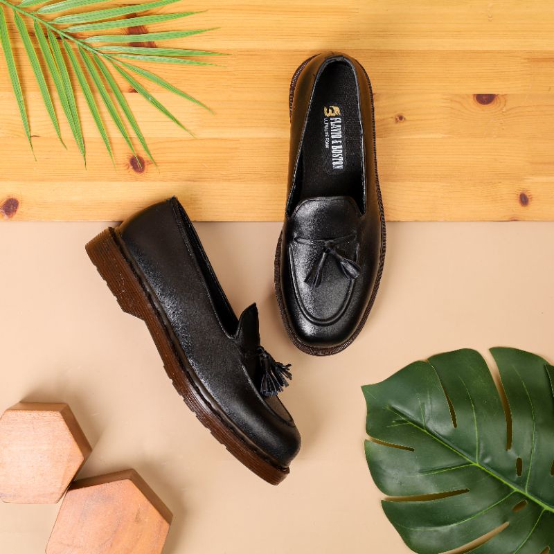 sepatu loafer tassel pria wanita sepatu couple sepatu kulit asli sepatu pantofel pria wanita sepatu tassel docmart style  flavio boston  montera