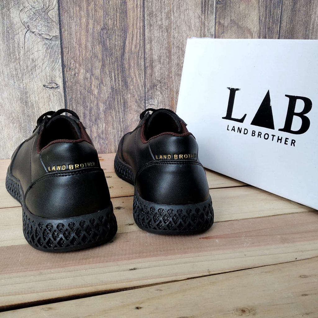 Sepatu Sneaker Pria Original Hitam Sepatu Kasual Pria Terbaru