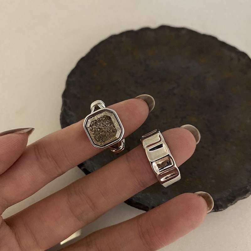 Cincin Zircon Bentuk Kotak Geometris Warna Silver Gaya Retro Untuk Aksesoris