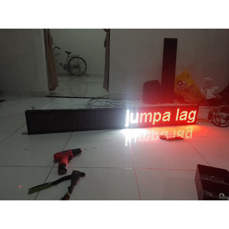 RANNING TEXT (TULISAN BERJALAN)