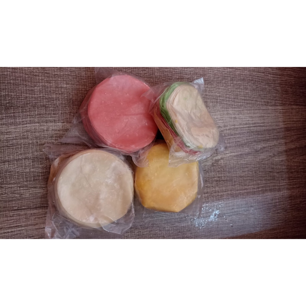 

KULIT DIMSUM SIOMAY GYOZA HALAL WARNA 8CM ISI 50 LEMBAR