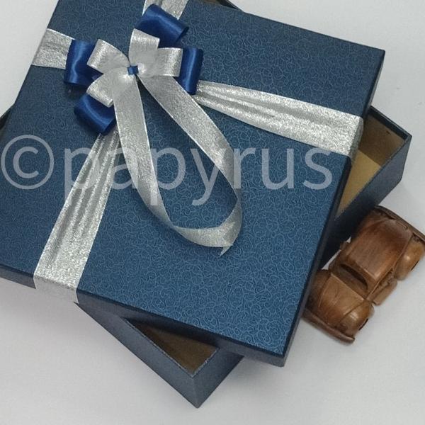 

PAPYRUS 30x30 tinggi 10cm Kotak Kado Gift Box Hadiah