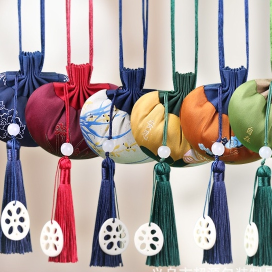 Pouch Jimat / wadah jimat/ gantungan/ pouch jimat serut RAWIS KPS