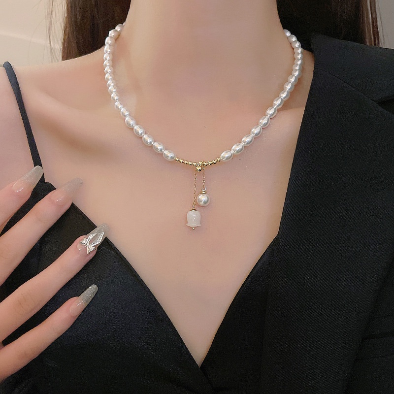 Kalung Liontin Bunga Tulip Aksen Mutiara Gaya Retro Perancis Untuk Wanita