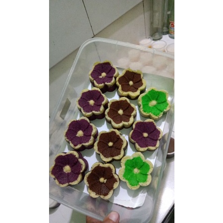 

Bolu Bunga Mini/ Bolu Snack Bok / Bolu empuk Bentuk Bunga