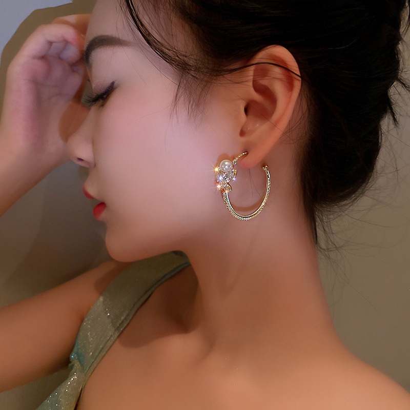 Anting Bentuk Lingkaran Geometris Butterfly Gaya Korea