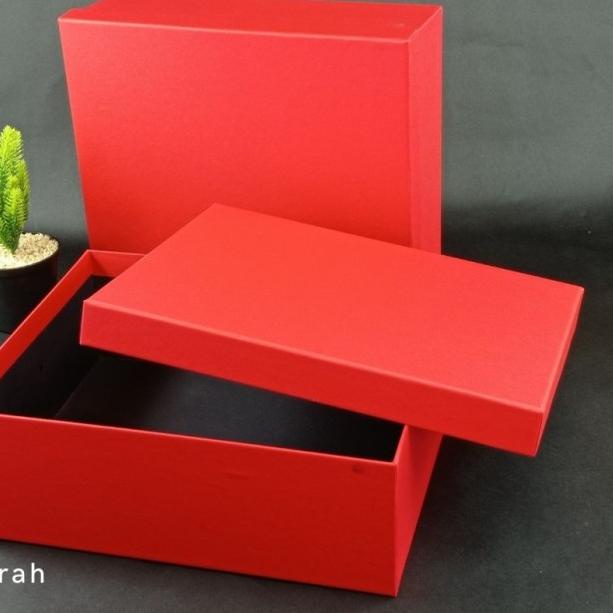

Hard Box Exclusive uk. 35 cm x 25 cm x 8 cm - Merah
