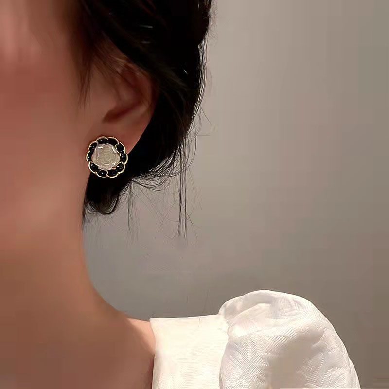 Xiaoxiang Anting Tusuk Gantung Bentuk Bunga Kamelia Gaya Retro Untuk Wanita