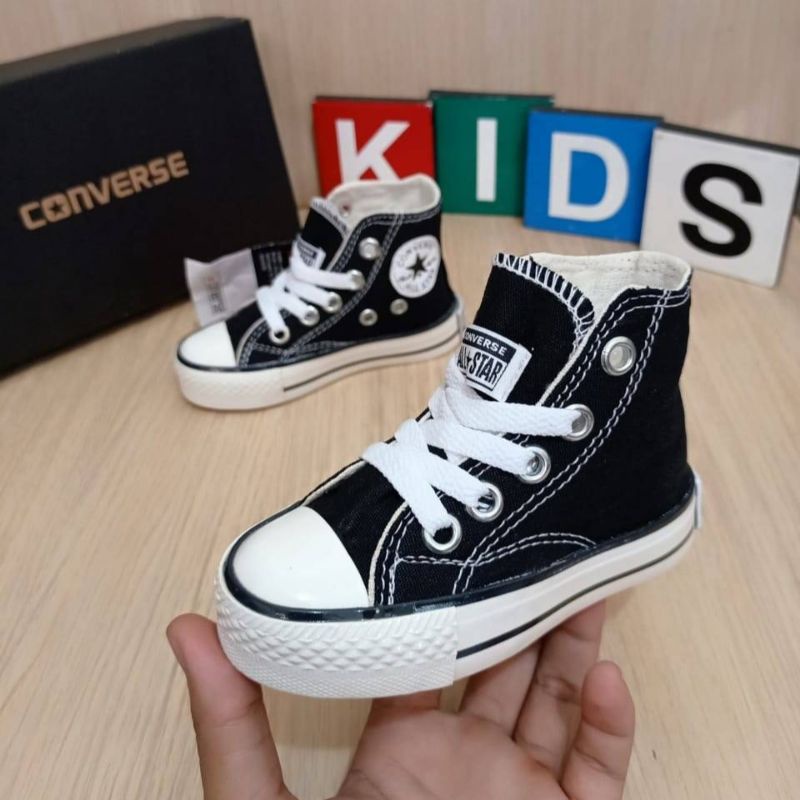 sepatu anak converse 70's black white sudah termasuk box &amp; bonus kaus kaki .