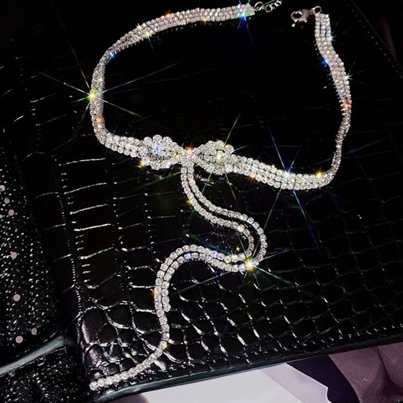 Kalung Model Pita Rumbai Aksen Berlian Imitasi