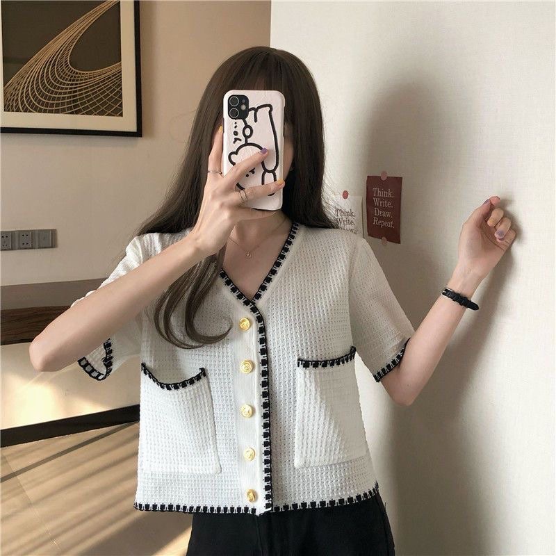FIONA Mini Sweater Wanita V Neck Dengan Model Crop Top