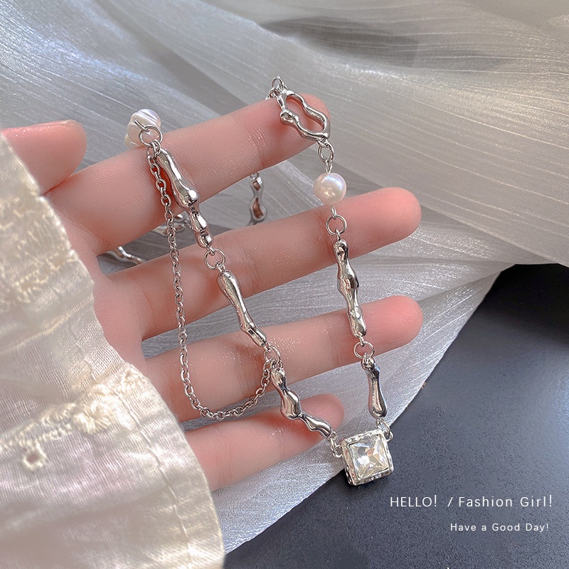 Kalung Choker Rantai Klavikula Hias Mutiara Bentuk Kotak Warna Hitam Dan Putih Untuk Wanita