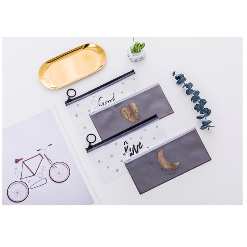 

Tempat pensil transparan motif Tempat Pensil Zipper Favourite We Are Young tempat penyimpanan pensil