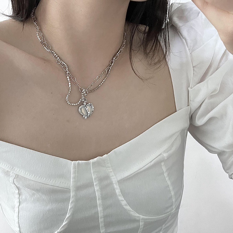 Kalung Rantai Dengan Liontin Hati Hias Batu Zircon Mewah Untuk Wanita