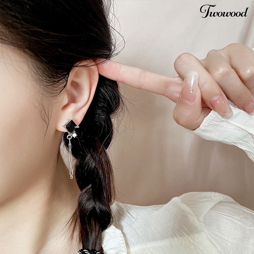 1 Pasang Anting Stud Rantai Rumbai Bahan Stainless Steel Warna Hitam Untuk Wanita