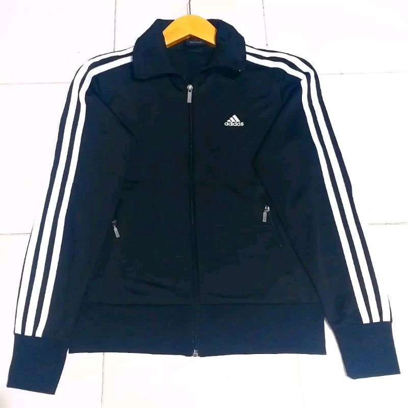 diskon tracktop adidas original ukuran s bisa dipakai wanita atau cewek juga anak atau kids barang b