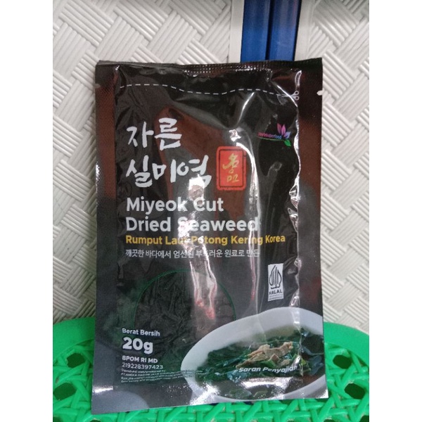 

Cut Wakame 20gr - 50gr / Miyeok Cut / Rumput Laut Kering Potong