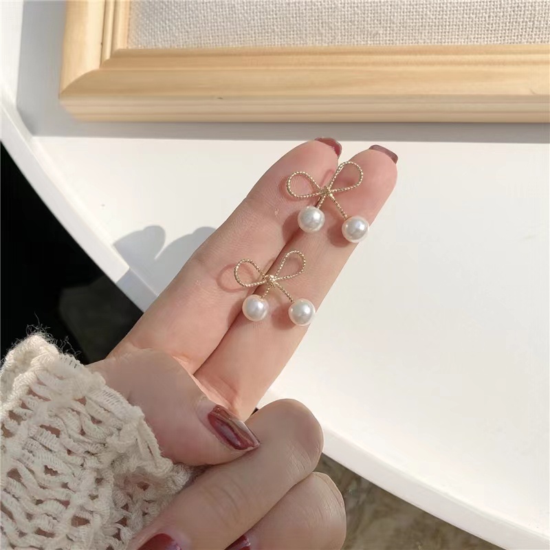 Anting Tusuk Handmade Simple Gaya Korea Aksen Pita Mutiara untuk Wanita