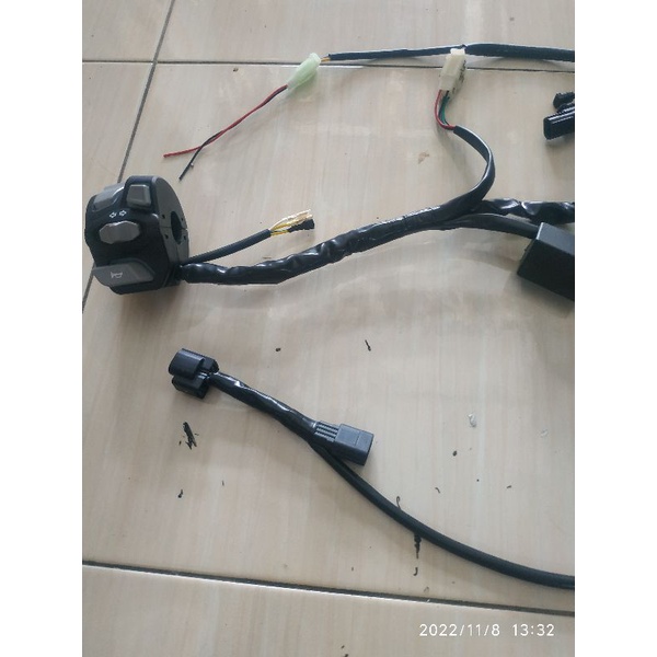HOLDER SAKLAR KANAN KIRI VIETNAM PNP NEW VARIO