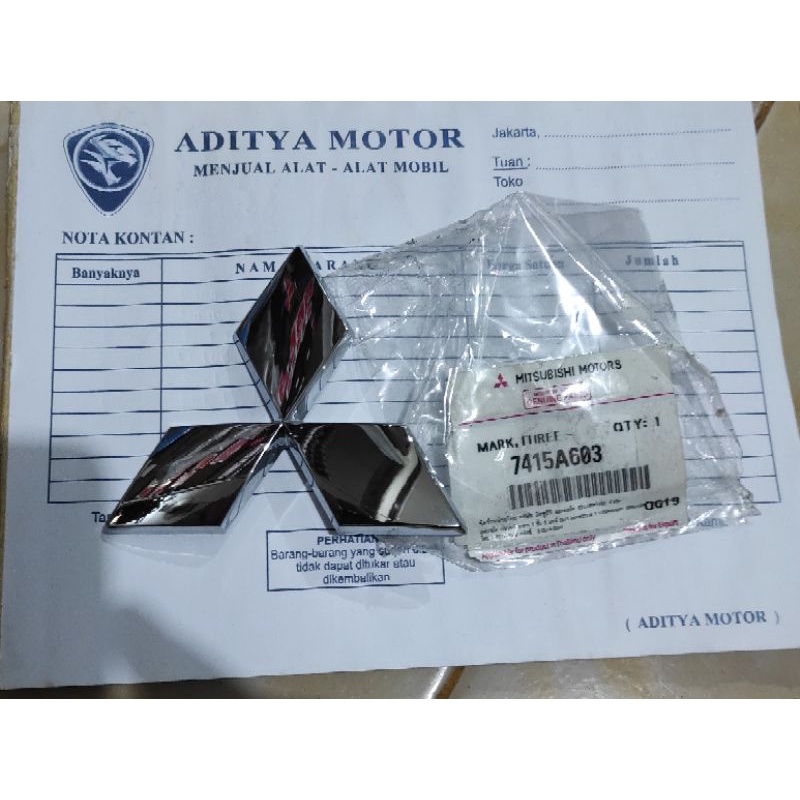 emblem logo merk tiga berlian grille depan Outlander sport px 2012 UP ORIGINAL RESMI MITSUBISHI