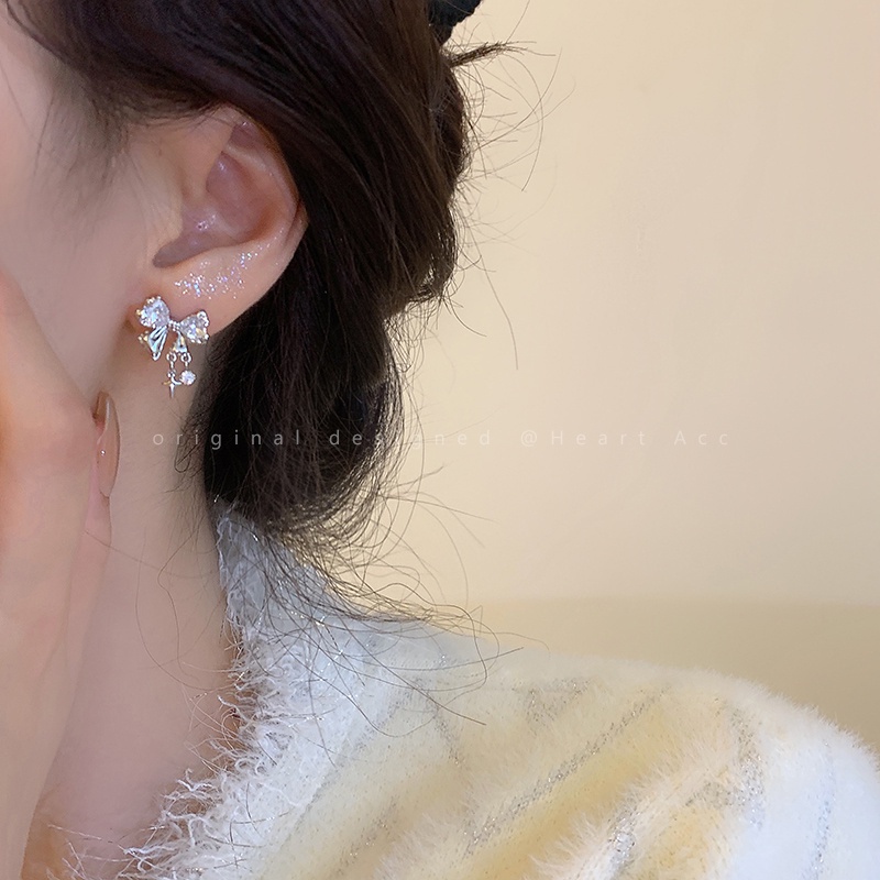 Anting Tusuk Silver Elegan Desain Pita Hias Kristal Untuk Wanita