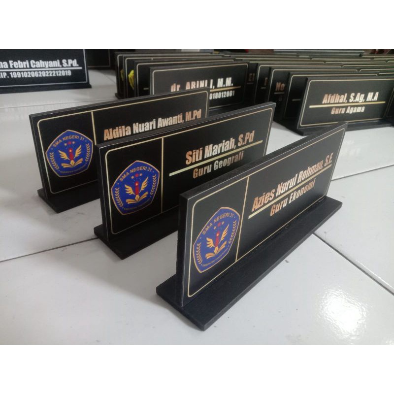 Papan Nama Meja Custom