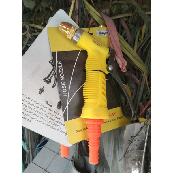 SEMPROTAN AIR PLASTIK UNTUK TAMAN