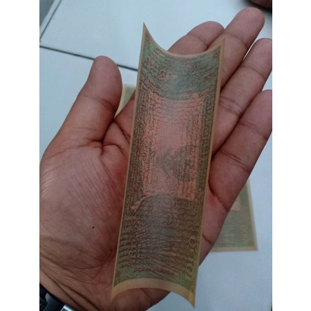 Barang Antik Uang Sukarno Melengkung